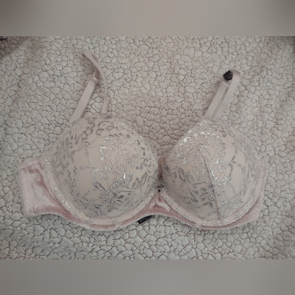Victoria's Secret Very Sexy push-up bra wire